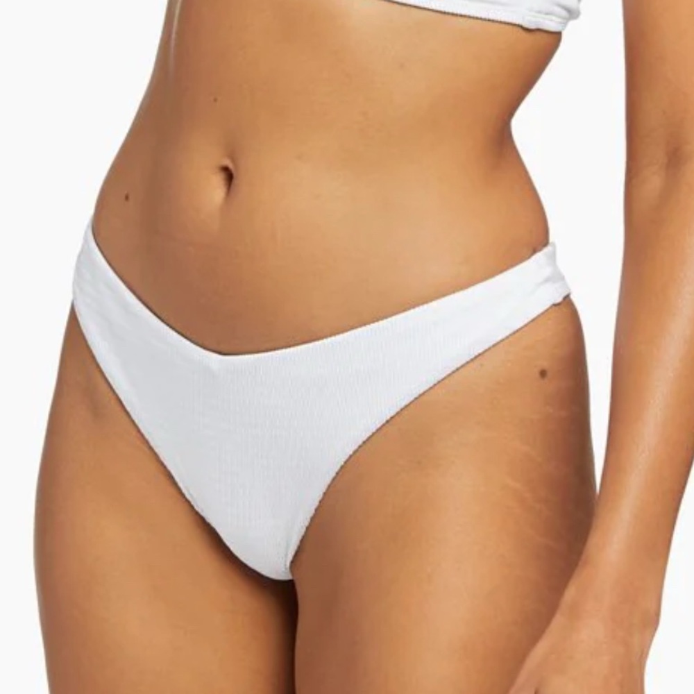 Vitamin A Isla Low-Rise Bikini Bottoms